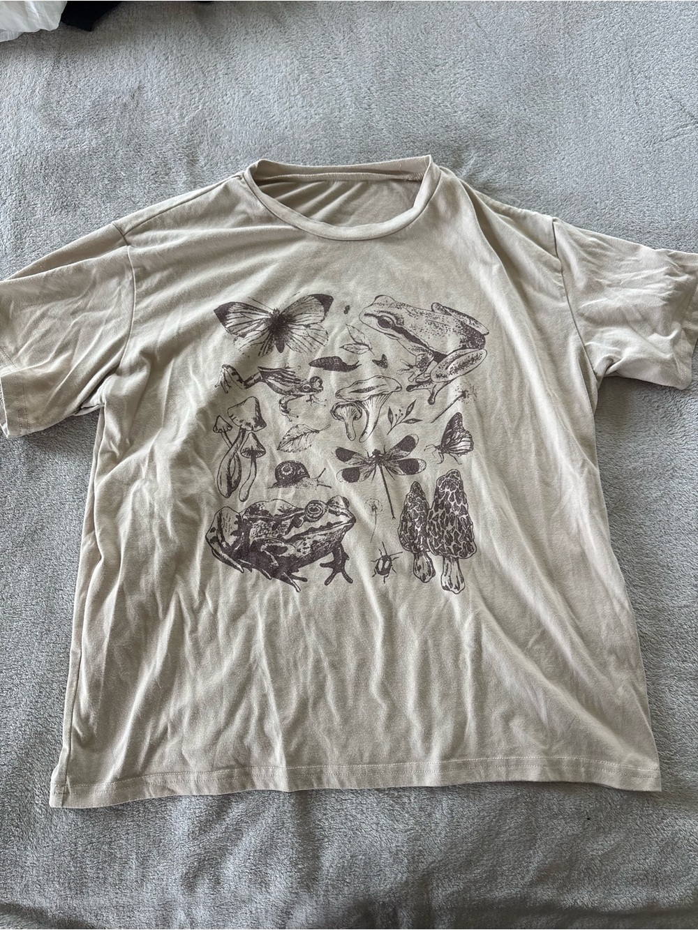 Beige Graphic Nature Print Tee - Women